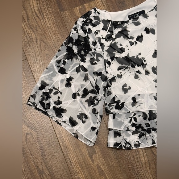 Alex evenings Printed Chiffon Blouse with Bell Sleeves and Asymmetric Triple - Picture 3 of 5